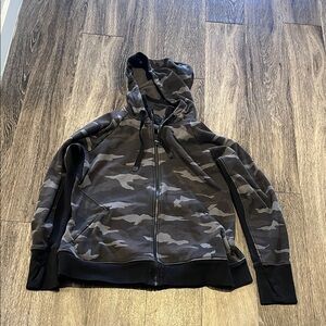 Athleta Women's Black and Gray Camouflage Hoodie